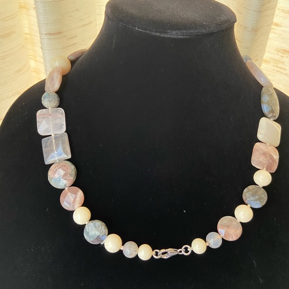 Beautiful Vintage Italian Necklace - Picture 4 of 10